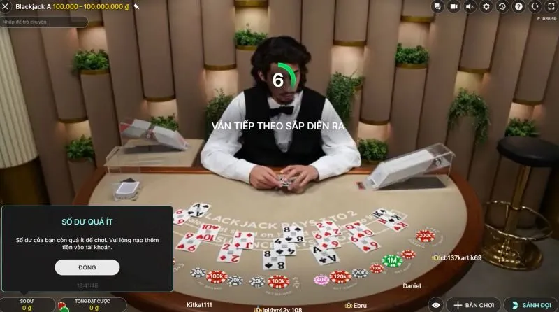 Mọi ván bài đều được Dealer điều hành và hướng dẫn chi tiết